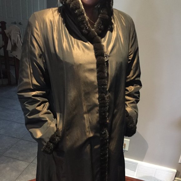 NIB - Silver Satin Dress pumps - Size 10 - Picture 5 of 8